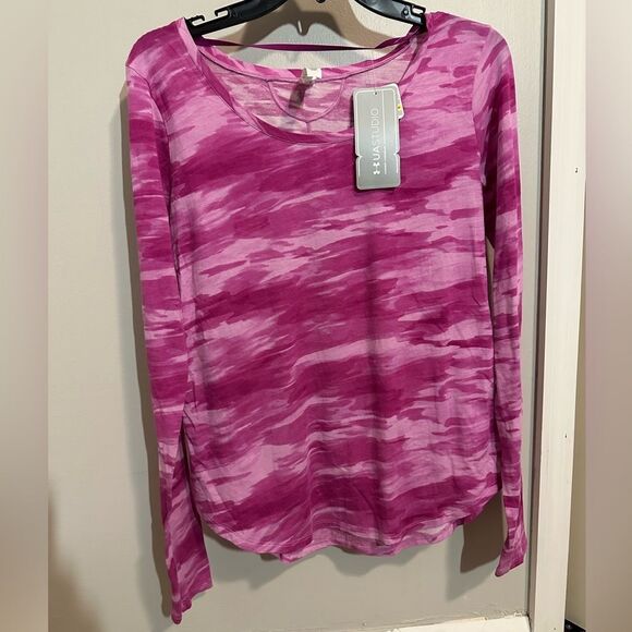 🆕  Under Armour Long Sleeve Magenta Top sz Small - Picture 2 of 4